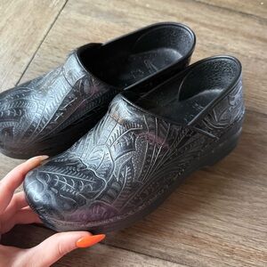 Black floral Dansko clogs